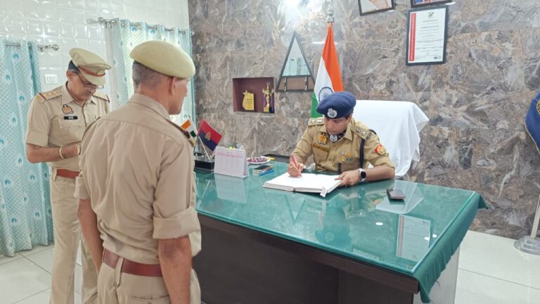 मुजफ्फरनगर: एसएसपी संजय कुमार वर्मा ने रिजर्व पुलिस लाइन में लिया अर्दली रूम, अभिलेखों का किया निरीक्षण