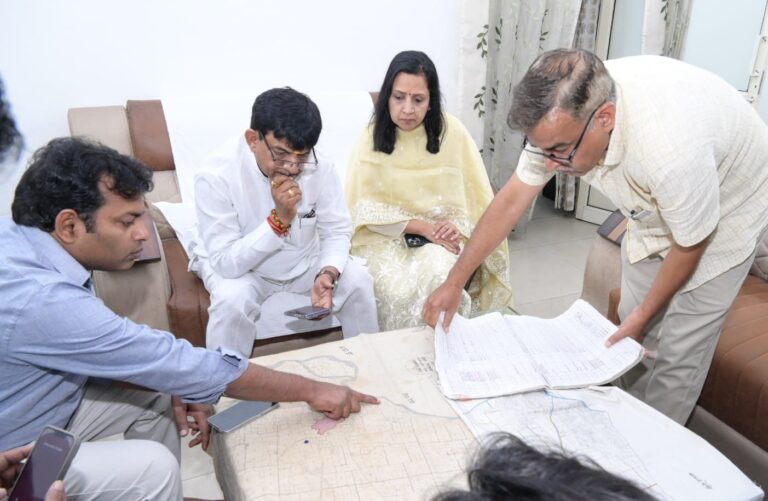 रामपुरी की जलनिकासी समस्या पर सख्त हुए मंत्री कपिल देव अग्रवाल, अधिकारियों को दिए त्वरित कार्रवाई के निर्देश