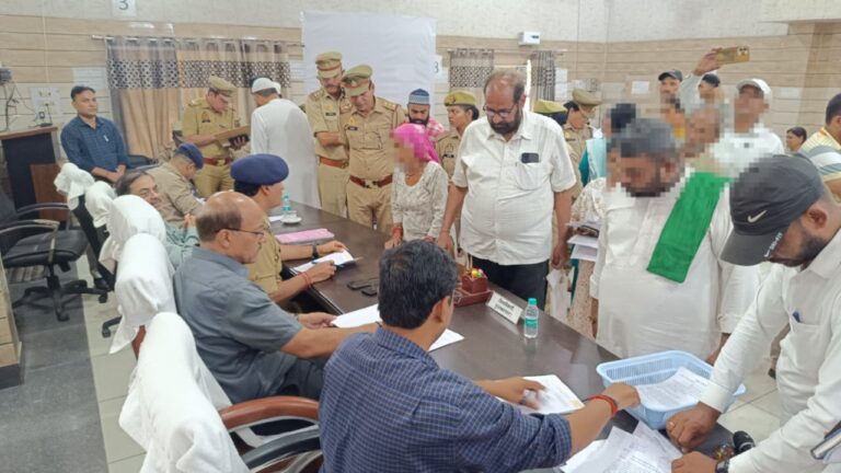 मुजफ्फरनगर: तहसील सदर में सम्पूर्ण समाधान दिवस, डीएम व एसएसपी ने सुनीं जनसमस्याएं