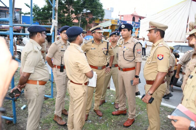 मुजफ्फरनगर: प्रथम सोमवार से पहले डीआईजी ने कांवड़ मार्ग का किया निरीक्षण, सुरक्षा व्यवस्था परखी