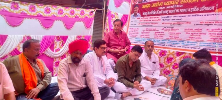 अहिल्याबाई चौक पर कांवड़ सेवा शिविर का शुभारंभ, डॉ. वीरपाल निर्वाल ने फीता काटकर किया उद्घाटन