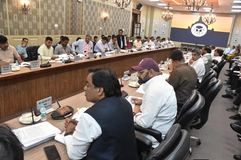 विधानभवन में लोक लेखा समिति की बैठक में शामिल हुए चरथावल विधायक पंकज मलिक
