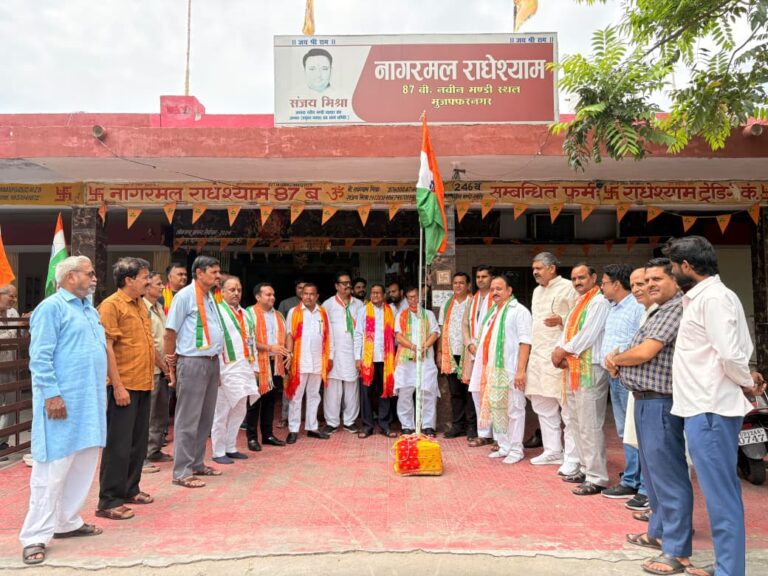 तिरंगे की शान में नवीन मंडी स्थल पर गूंजा वंदे मातरम्, ‘जय भारत माता’ के उद्घोष से देशभक्ति का माहौल 🇮🇳