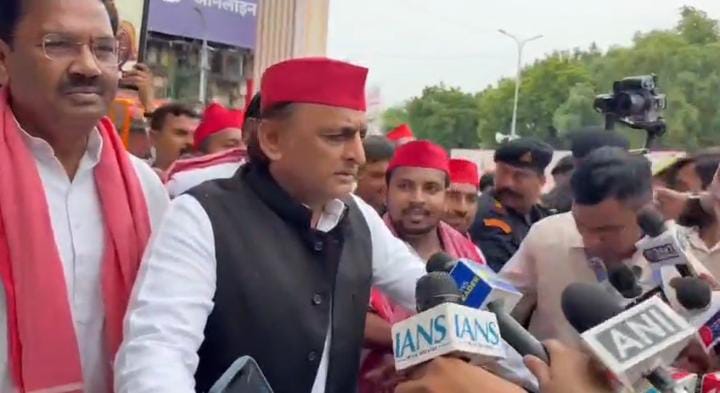 लखनऊ: रानी अवंतीबाई लोधी की 196वीं जयंती पर अखिलेश यादव ने दी श्रद्धांजलि