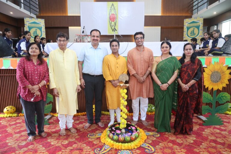 सितार वादन की मधुर धुनों से मंत्र मुग्ध करते हुए गुंजायमान हुआ आर्य अकैडमी इंटरनेशनल स्कूल का परिसर