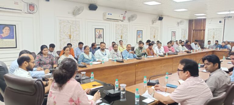 सीएम युवा योजना में कम ऋण वितरण पर सीडीओ नाराज, बैंकों को दिए सख्त निर्देश