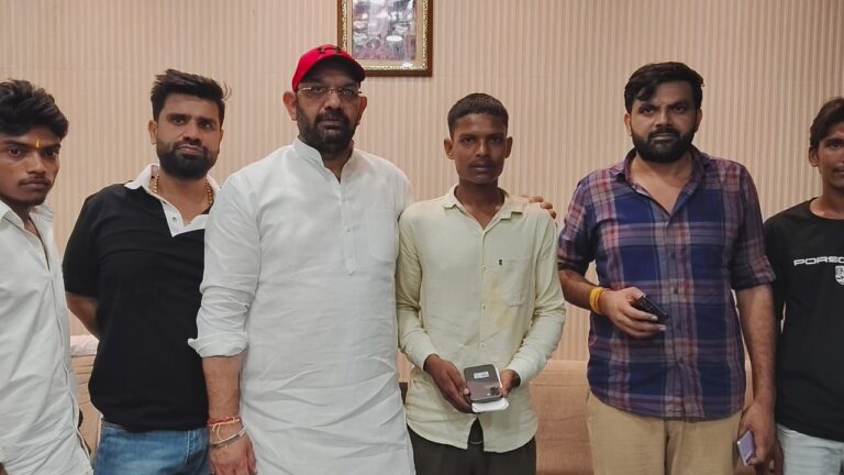 विधायक पंकज मलिक ने कायम की इंसानियत की मिसाल,डिलीवरी बॉय को फोन खोने पर दिलाया नया फोन
