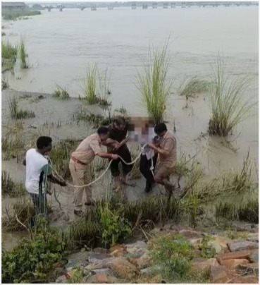 गंगा में कूदे व्यक्ति की रामराज पुलिस ने बचाई जान, त्वरित कार्रवाई की बनी मिसाल