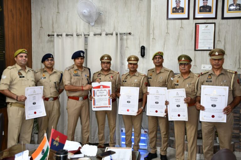मुजफ्फरनगर पुलिस के 6 पुलिसकर्मी प्रशंसा एवं सम्मान चिन्ह से सम्मानित