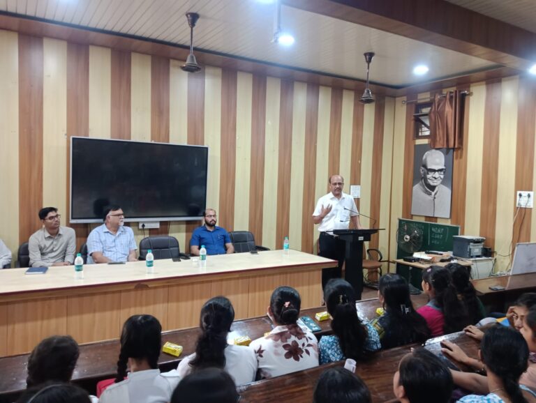 मुख्यमंत्री अभ्युदय योजना के छात्र-छात्राओं को प्रतियोगी परीक्षाओं की तैयारी के लिए किया मोटिवेट