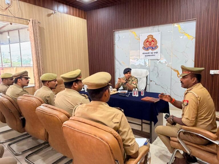 नई मंडी थाने के विवेचकों का एसपी सिटी ने लिया अर्दली रूम
