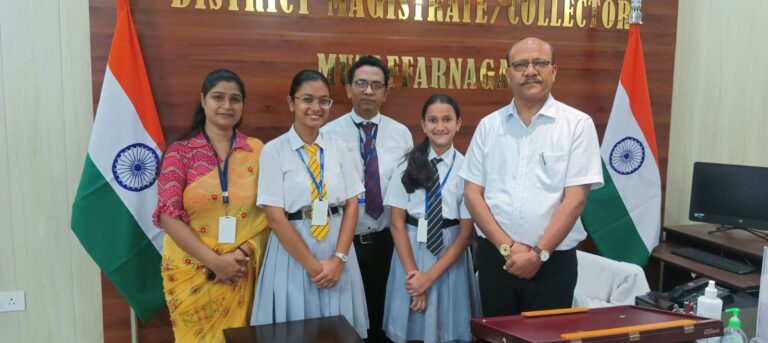 शारदेन स्कूल की छात्राओं ने डीएम और एसएसपी को बांधी राखी, अधिकारियों ने दिया सुरक्षा का भरोसा
