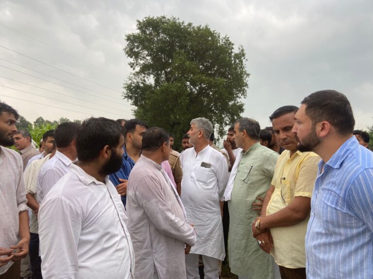 सिंगर अंकित बालियान के अंतिम संस्कार में पहुंचे पूर्व केंद्रीय मंत्री संजीव बालियान