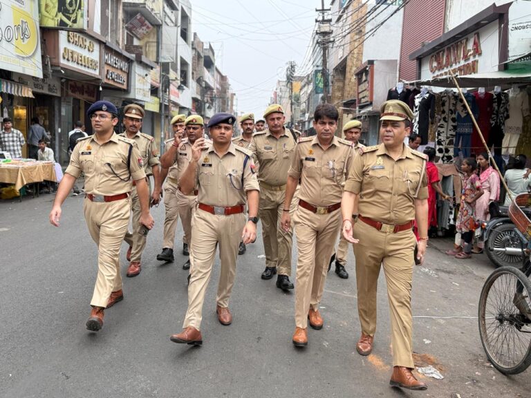 रक्षाबंधन पर शहर में पुलिस का फ्लैग मार्च, आमजन को कराया सुरक्षा का एहसास
