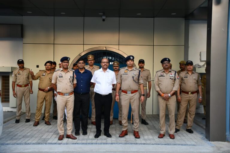डीएम और एसएसपी ने जिला कारागार का किया निरीक्षण, बैरक से लेकर अस्पताल तक व्यवस्थाएं परखी