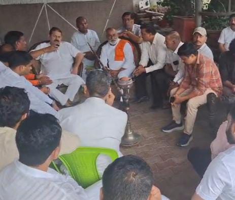 फर्जी अस्पतालों के खिलाफ अभियान में हिंदू संघर्ष समिति को मिला नरेश टिकैत का समर्थन, सिसौली में हुई अहम मुलाकात