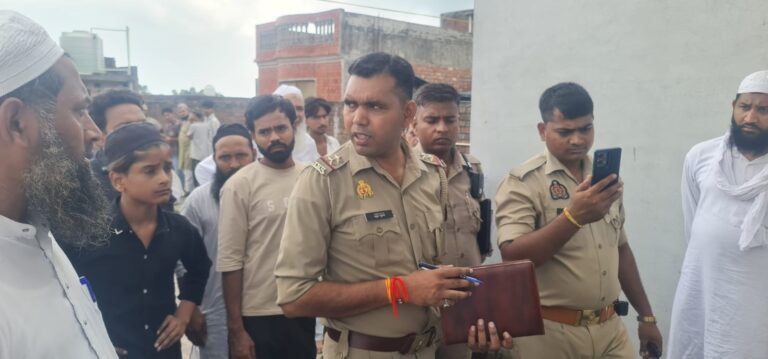शाहपुर में मस्जिद के इमाम के कमरे में चोरी -ताला तोड़कर 5 तोला सोना, 60 तोला चांदी और ढाई लाख की नकदी ले गए चोर