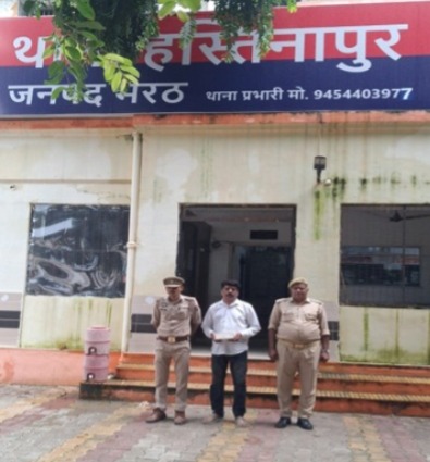 नकली गोल्ड फ्लैक सिगरेट की फैक्ट्री का भंडाफोड़,भारी मात्रा में नकली सिगरेट व मशीनें बरामद
