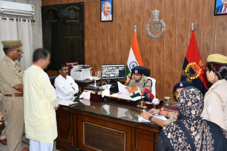 एसएसपी संजय कुमार वर्मा ने सुनीं फरियादियों की शिकायतें, त्वरित निस्तारण के दिए निर्देश