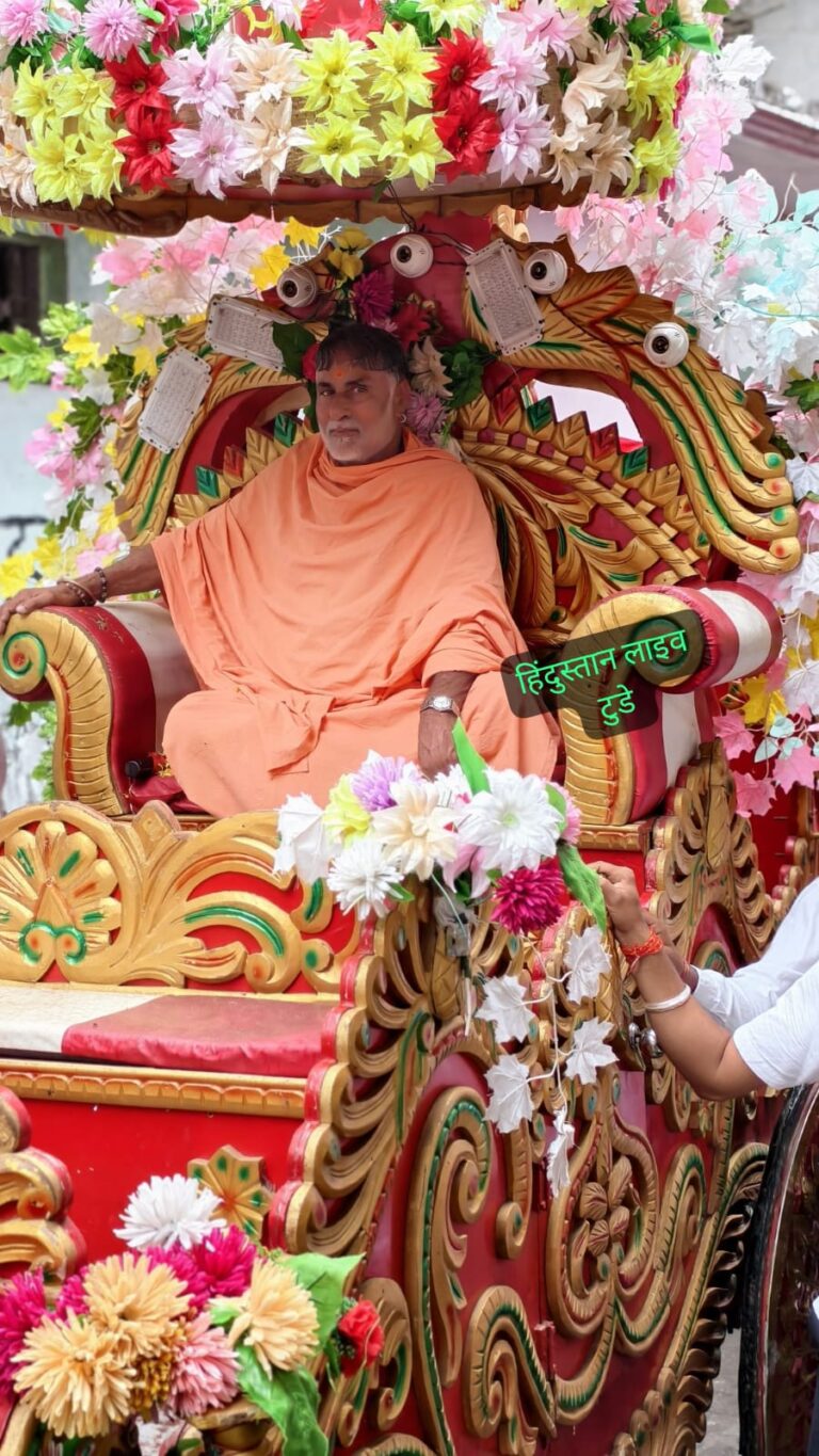 बेहट पहुंचने पर स्वामी यशवीर महाराज का भव्य स्वागत, हिंदू वीरों के जुलूस के साथ पहुंचे कार्यक्रम स्थल