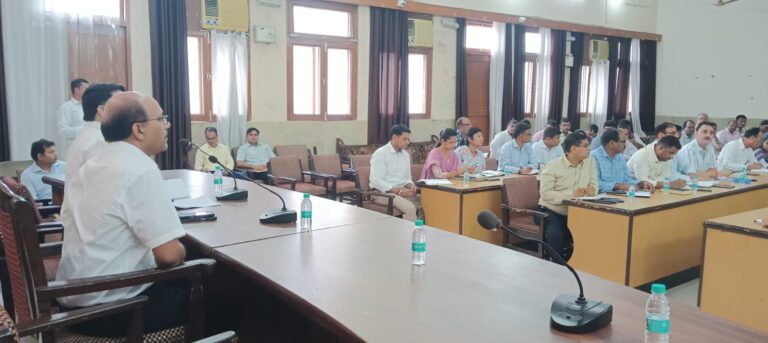 जनगणना-2027 की तैयारियों को लेकर डीएम की समीक्षा बैठक, अधिकारियों को दिए सख्त निर्देश