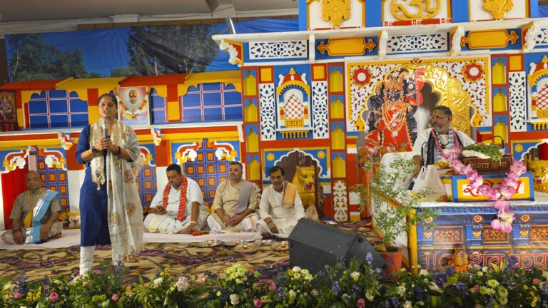 श्रीमद् भागवत कथा में श्रद्धालुओं को साइबर अपराध और मिशन शक्ति के प्रति किया जागरूक