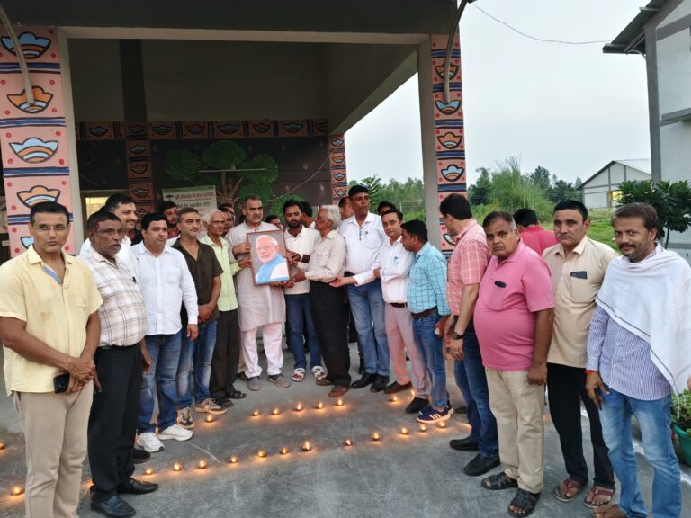 पूर्व केंद्रीय मंत्री संजीव बालियान के नेतृत्व में काऊ सेंचुरी में सेवा संकल्प, पीएम मोदी के जन्मदिवस पर दीप प्रज्वलित कर स्वस्थ एवं दीर्घायु जीवन की कामना