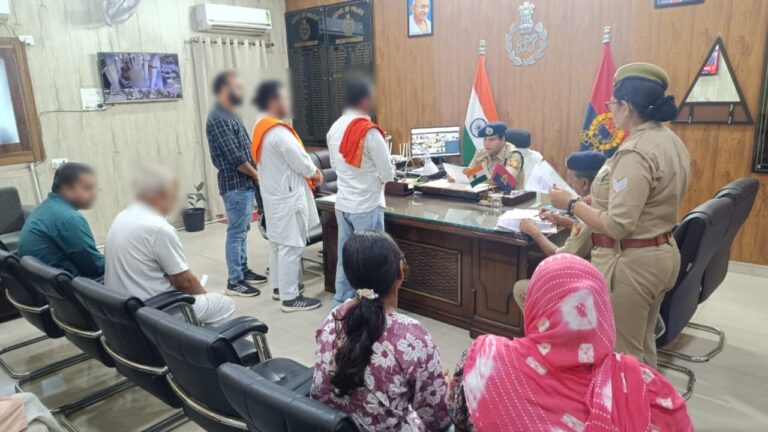 मुजफ्फरनगर: CA पर करोड़ों की कथित वित्तीय गड़बड़ी के आरोप, SSP कार्यालय में सौंपा ज्ञापन