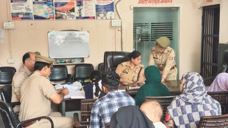 महिला थाना समाधान दिवस में एसपी क्राइम इन्दु सिद्धार्थ ने सुनीं जनसमस्याएं