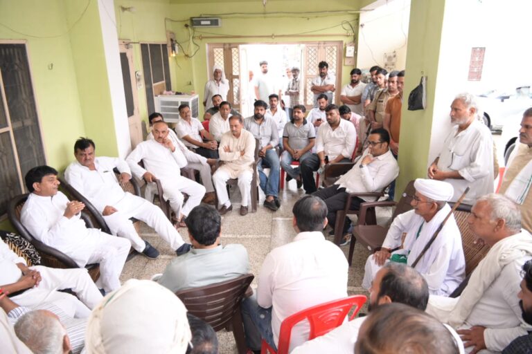 मुजफ्फरनगर: रोहन राठी के परिजनों से मिले मंत्री कपिल देव, SIT जांच के निर्देश