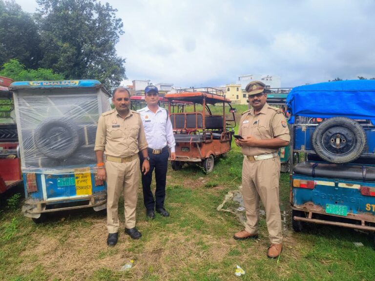 मुजफ्फरनगर: स्कूली बच्चों की सुरक्षा को लेकर यातायात पुलिस का अभियान, 11 ई-रिक्शाओं पर कार्रवाई
