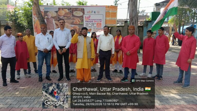चरथावल में नुक्कड़ नाटक के जरिए सरकारी योजनाओं और उपलब्धियों की दी जानकारी