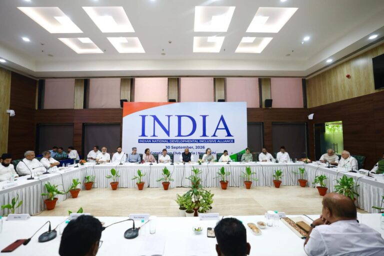 INDIA ब्लॉक की अहम बैठक: राहुल गांधी, सोनिया गांधी और हरेंद्र मलिक समेत विपक्षी नेता जुटे, चुनाव आयोग और SIR पर हुआ मंथन