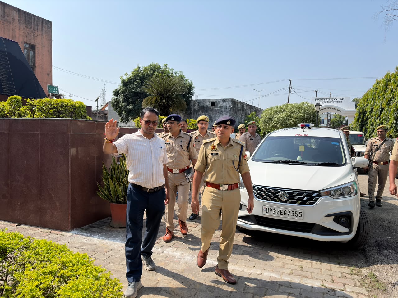 रामपुर तिराहा पर मुख्यमंत्री उत्तराखंड के कार्यक्रम को लेकर सुरक्षा व्यवस्था कड़ी, एसपी सिटी अमृत जैन ने किया निरीक्षण