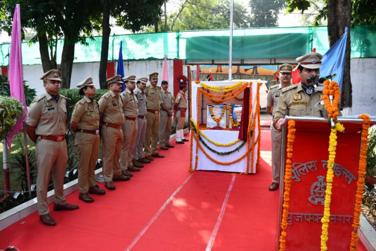 गांधी-शास्त्री जयंती पर पुलिस लाइन में श्रद्धासुमन, 15 पुलिसकर्मी पदकों से सम्मानित
