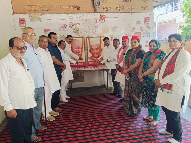 सपा कार्यालय पर गांधी-शास्त्री जयंती पर हुआ कार्यक्रम
