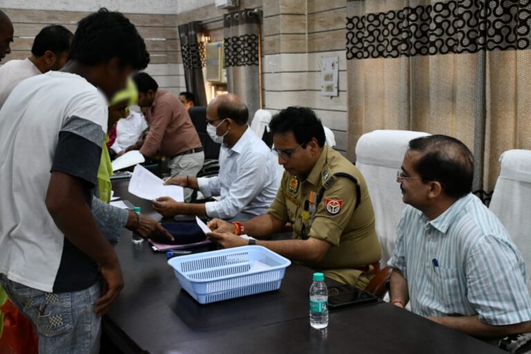 मुजफ्फरनगर में DM-SSP का सख्त रुख: शिकायतों के निस्तारण में लापरवाही बर्दाश्त नहीं, महिला अपराधों की जांच को प्राथमिकता के निर्देश