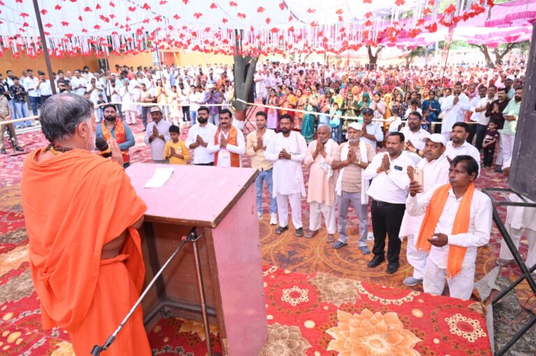 बघरा आश्रम में गूंजा सनातन का शंखनाद, विराट हिन्दू महासम्मेलन में उमड़ा जनसैलाब