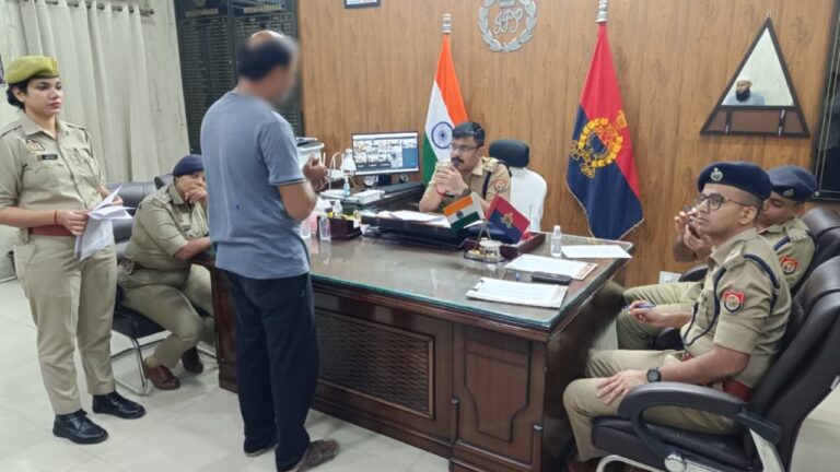 मुजफ्फरनगर में SSP सूरज कुमार राय की जनसुनवाई, महिला अपराध की शिकायतों पर क्विक रिस्पांस टीम तत्काल रवाना