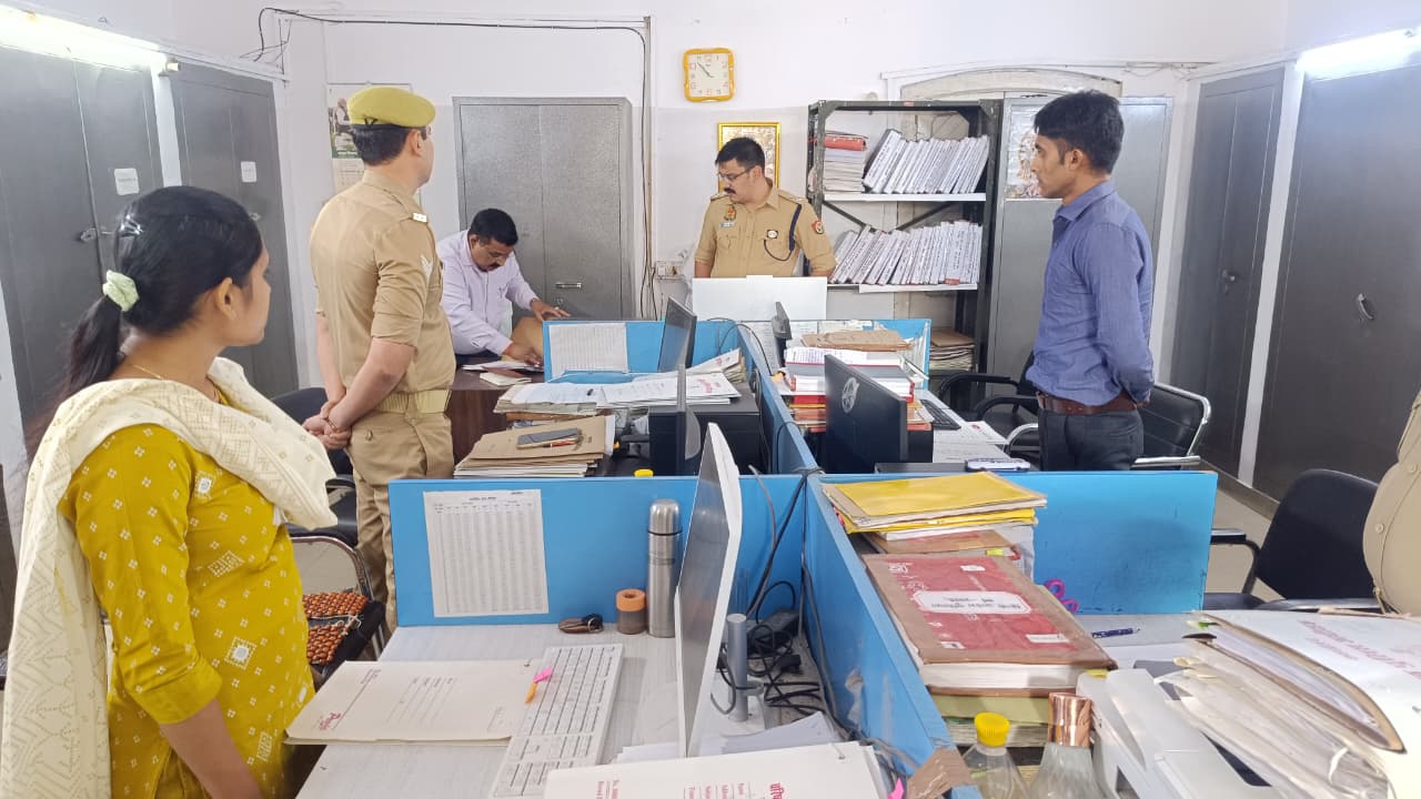 एसएसपी सूरज कुमार राय का पुलिस कार्यालय की शाखाओं पर निरीक्षण, रिकॉर्ड दुरुस्त रखने और लंबित कमियां दूर करने के निर्देश