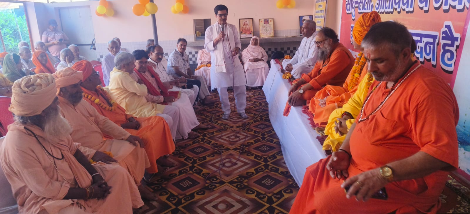 शुकतीर्थ में गुरु हनुमान दास जी महाराज की 12वीं पुण्यतिथि पर पहुंचे डॉ. वीरपाल निर्वाल, संतों का लिया आशीर्वाद