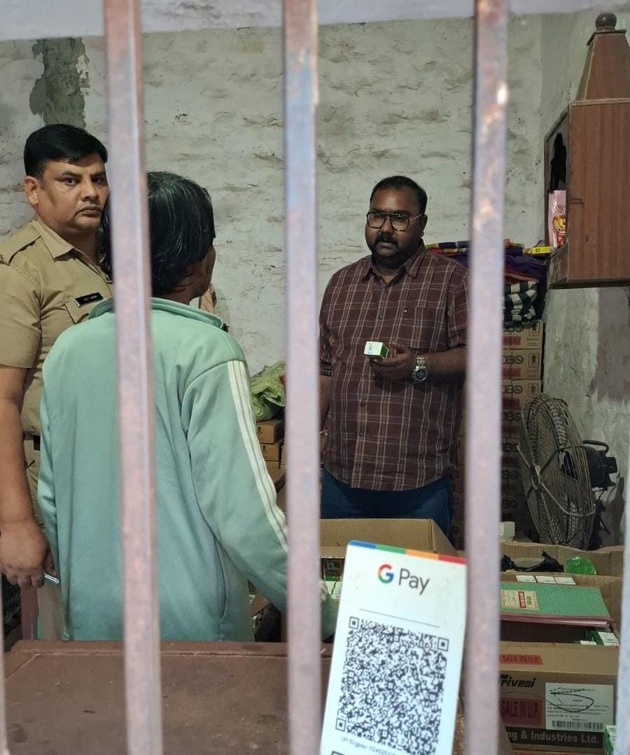मुजफ्फरनगर में आबकारी विभाग का शराब की दुकानों पर सघन चेकिंग अभियान, QR कोड और POS मशीन की जांच
