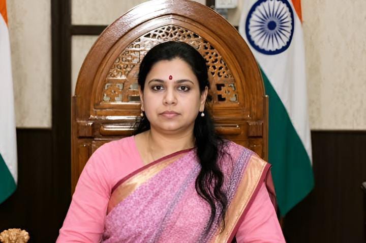 IAS से राजनीति तक दिव्या मित्तल का सफर, ‘जन नीति भारत पार्टी’ का ऐलान; 2027 में मिर्जापुर से चुनाव लड़ने की तैयारी