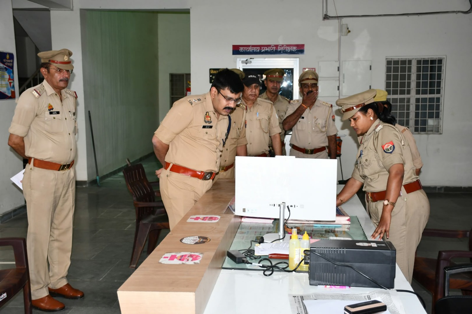 SSP का खालापार थाने पर औचक निरीक्षण, फरियादियों से व्यवहार और महिला सुरक्षा पर जोर     सूरज कुमार राय ने थाना परिसर, हवालात, बैरक और मिशन शक्ति केंद्र का लिया जायजा, लापरवाही न बरतने के दिए निर्देश