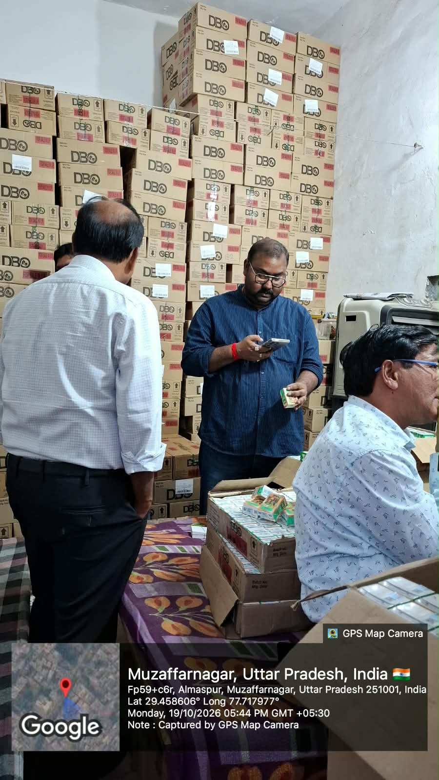 मुजफ्फरनगर में शराब की दुकानों पर आबकारी विभाग का ताबड़तोड़ निरीक्षण, ओवररेटिंग की जांच को गोपनीय टेस्ट परचेस; POS मशीन, स्टॉक, QR कोड और CCTV की भी हुई पड़ताल