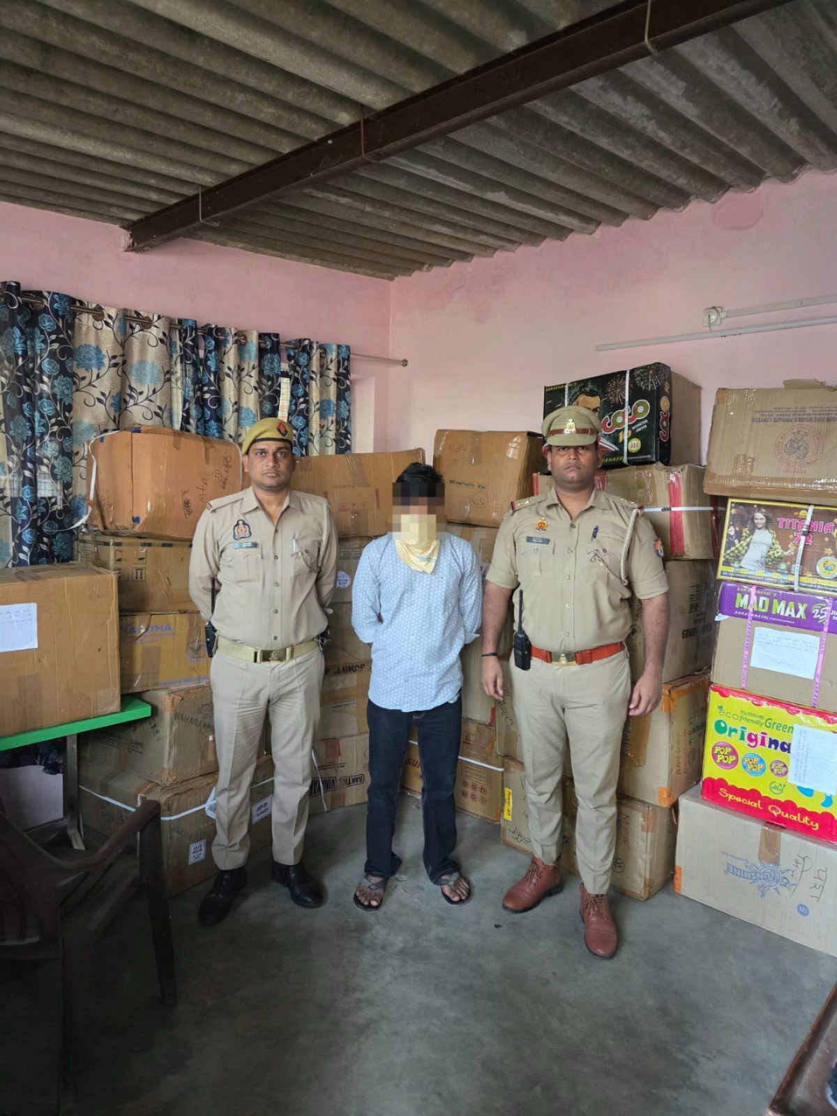 मुजफ्फरनगर में दीपावली से पहले नई मंडी पुलिस की बड़ी कार्रवाई, मकान से 22 लाख के 507 किलो अवैध पटाखे बरामद, एक आरोपी गिरफ्तार