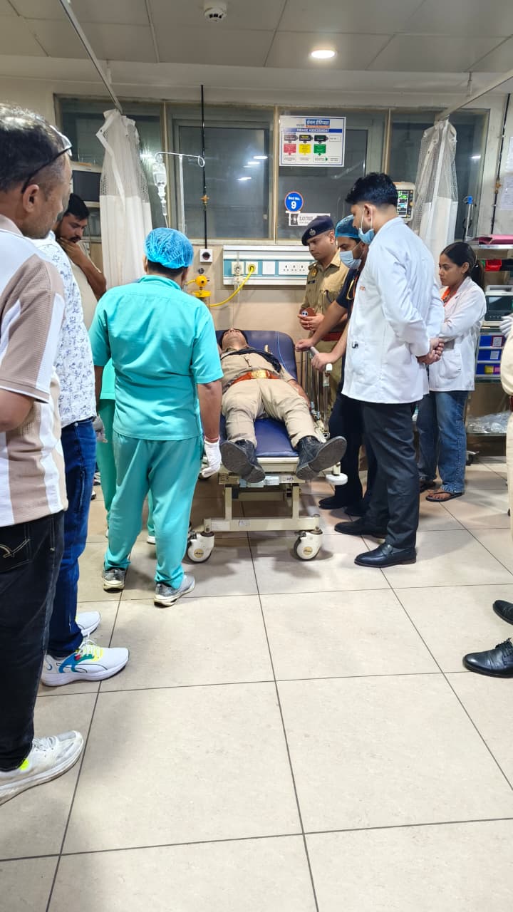 मुजफ्फरनगर में बदमाशों की दुस्साहसिक वारदात! पुलिसकर्मी पर चलाई गोली, गिरफ्तारी के लिए ताबड़तोड़ कॉम्बिंग