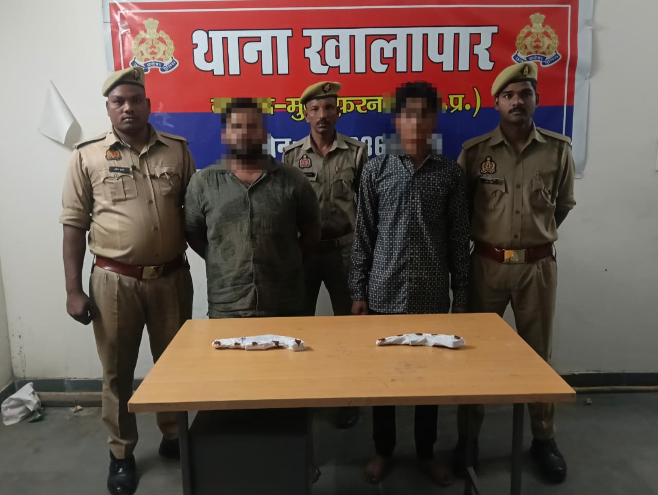 खालापार पुलिस की बड़ी कार्रवाई: काली नदी के पास खंडहर से दो शातिर गिरफ्तार, तमंचे और जिंदा कारतूस बरामद