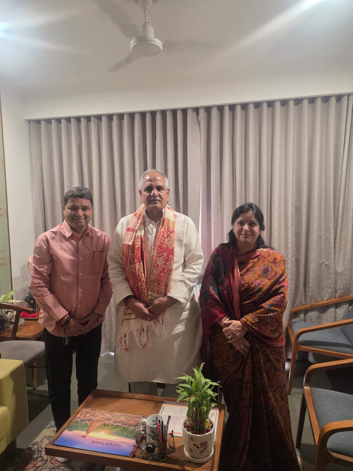 डॉ. श्वेता कौशिक ( जिला उपाध्यक्ष भाजपा, मुजफ्फरनगर ) ने डॉक्टरों के स्वास्थ्य और मानसिक तनाव को लेकर भाजपा के राष्ट्रीय संगठक नागेंद्र नाथ त्रिपाठी को ज्ञापन सौंप हुए ते अधिकतम 12 घंटे की ड्यूटी निर्धारित करने की मांग उठाई।