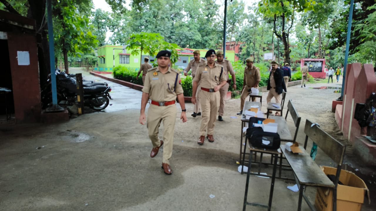 PET परीक्षा को लेकर मुजफ्फरनगर पुलिस अलर्ट, एसपी सिटी अमृत जैन ने परीक्षा केंद्रों पर परखी सुरक्षा